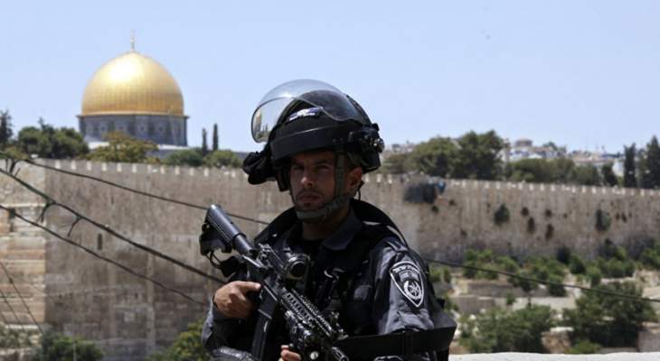 الجزيرة: إصابات في صفوف المعتصمين الفلسطينيين بالمسجد الأقصى 