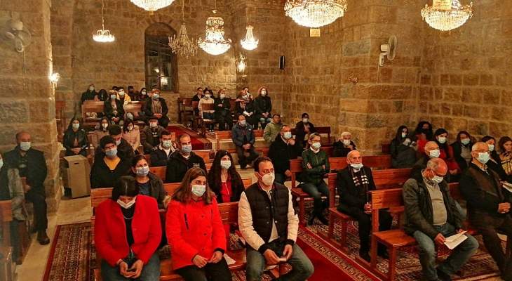 النشرة: إحياء عيد الفصح بقداس أقيم في كنيسة التجلي براشيا الفخار