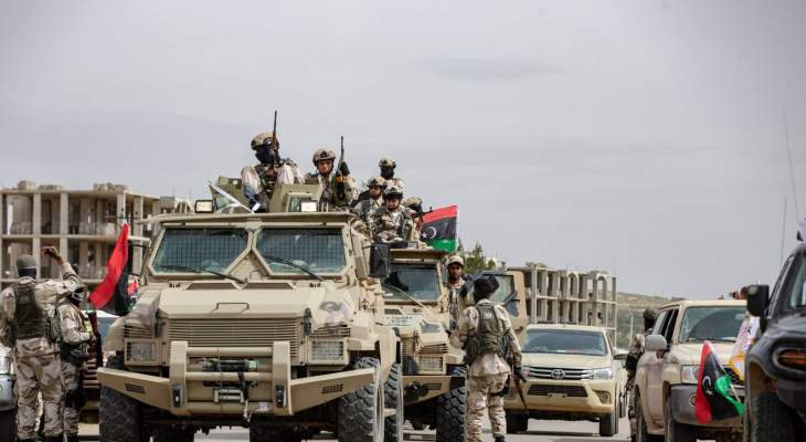 العربية: انسحاب الجيش الليبي من معسكر النقلية جنوب طرابلس وسط غارات على مواقعه
