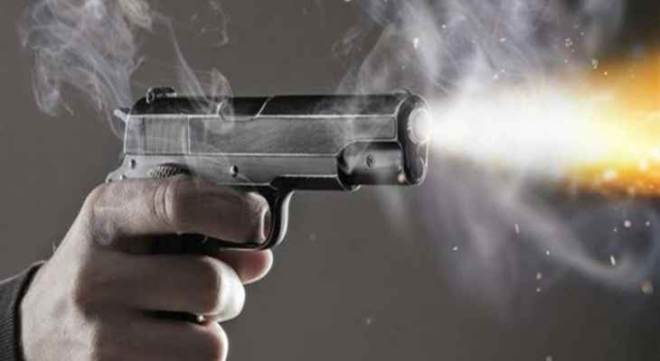 "النشرة": مجهولون أصابوا مواطنا بعدة طلقات نارية على الأوتوستراد الشرقي لصيدا