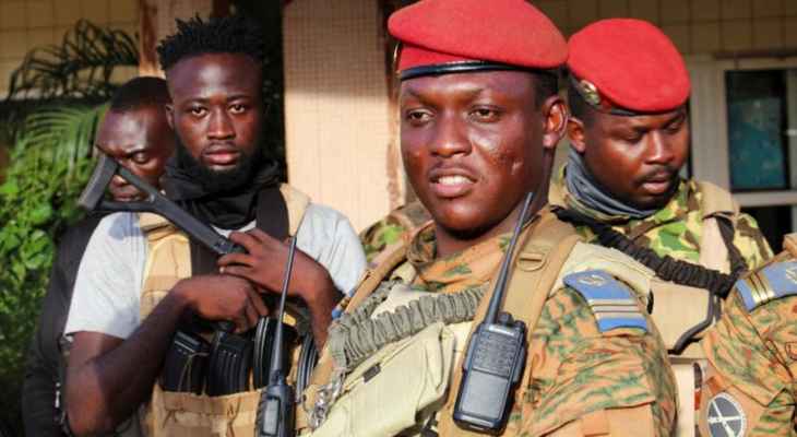 قائد انقلاب بوركينا فاسو يتعهد باحترام الجدول الزمني للانتقال
