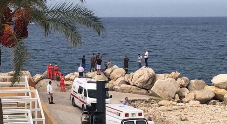 العثور على جثتين قبالة شاطئ حالات تمّ نقلهما إلى المستشفى وذلك بعد العثور على الطائرة المدنيّة