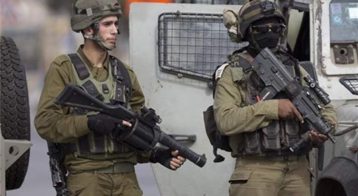 القوات الإسرائيلية اعتقلت 15 فلسطينيا في مناطق متفرقة بالضفة الغربية