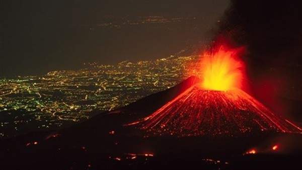 ثوران جديد لبركان إتنا في ايطاليا لا يطرح تهديدا على المناطق المأهولة