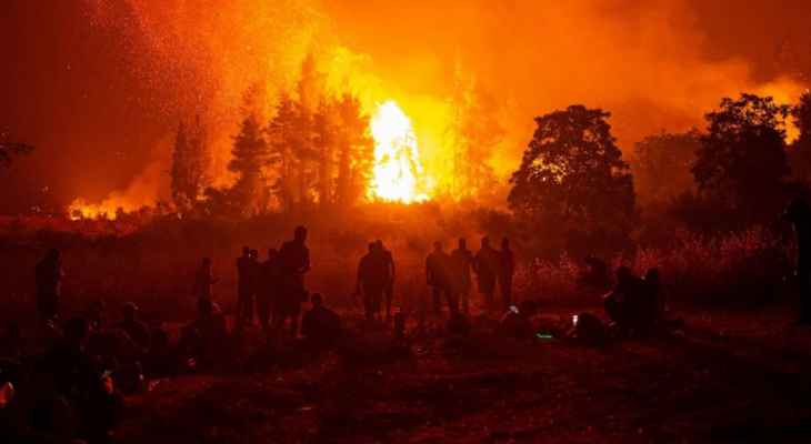 اندلاع حريق في جزيرة إيفيا باليونان والسلطات تخلي قرية