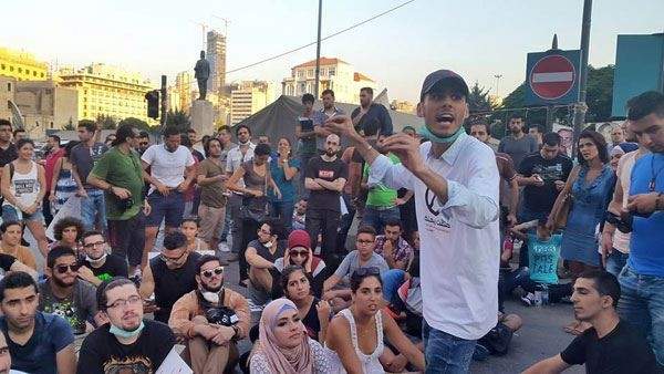 اعتصام امام وزارة الشؤون الاجتماعية تضامناً مع الناشط طارق الملاح