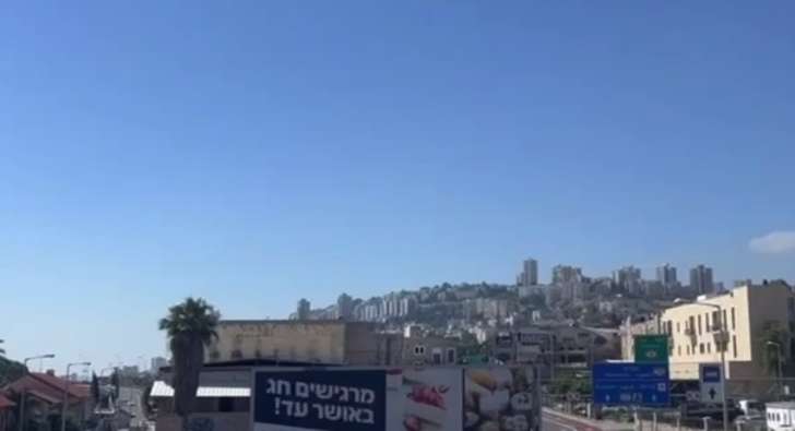 إعلام إسرائيلي: صفارات الإنذار دوّت في مدينة حيفا لأوّل مرة منذ كانون الثاني