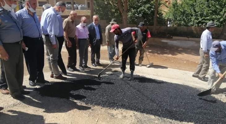 بلدية بعلبك أطلقت ورشة تأهيل الطرقات على نفقة حزب الله