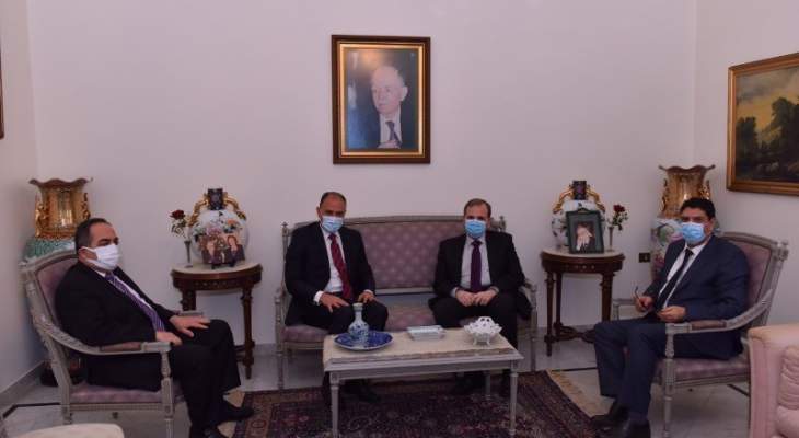 البزري التقى السفير التونسي وعرضا سبل تعزيز التعاون الصحي  