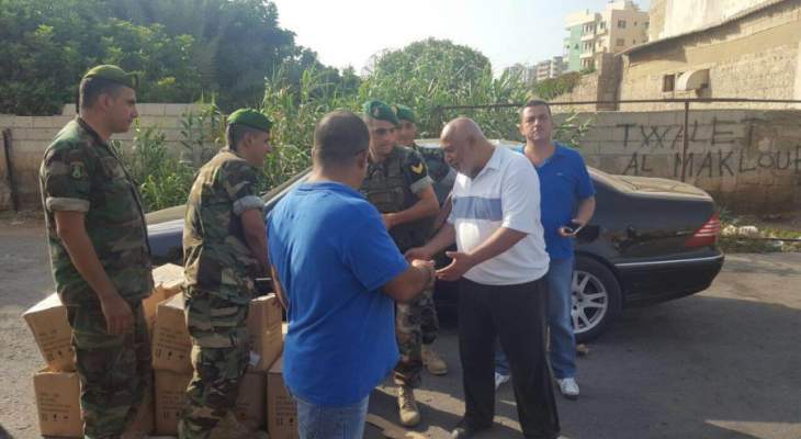 النشرة: الجيش اللبناني وزع مساعدات غذائية في حي حوش العبيد في الميناء