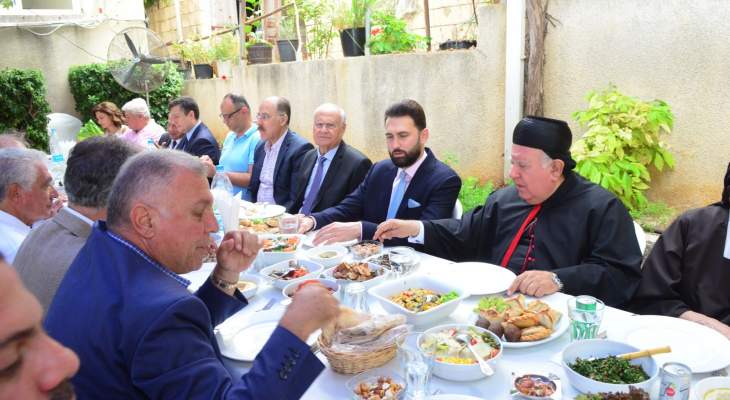 تيمور جنبلاط زار النائب السابق إيلي عون وعقد لقاء مع عدد من عائلات الدامور
