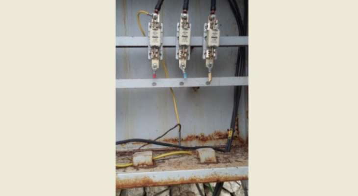 مجهولون سرقوا كابلات النحاس من محول كهربائي في بلدة سمار جبيل