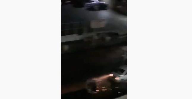 النشرة: اصطدام سيارة بحاوية نفايات على جسر الرينغ 