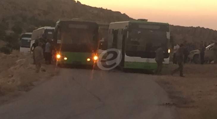 بدء تحرك حافلات مسلحي سرايا أهل الشام من فليطة إلى منطقة الرحيبة