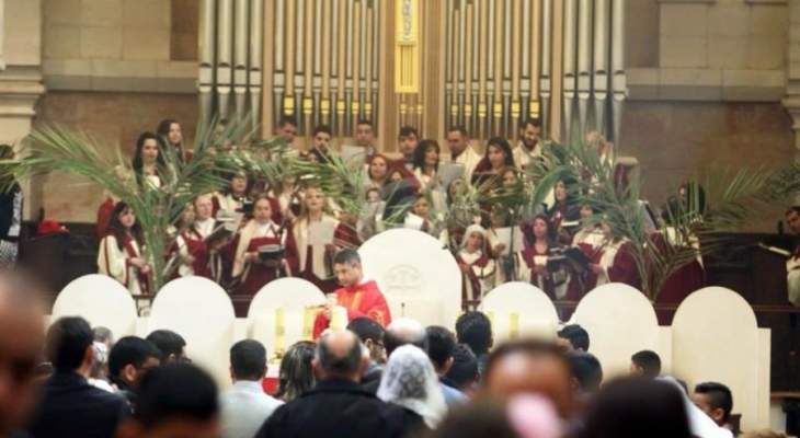 النشرة: مسيحيو فلسطين يحتفلون في &quot;أحد الشعانين&quot; 