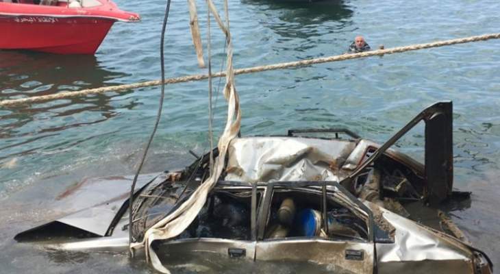 الدفاع المدني إنتشل جثة من داخل سيارة من البحر قبالة مرفأ بيروت
