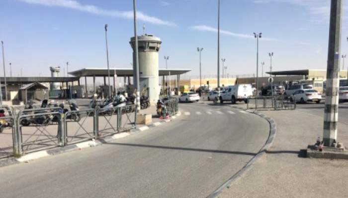 وسائل إعلام فلسطينية: إسرائيل تغلق معبر قلنديا الرابط بين رام الله والقدس بالكامل