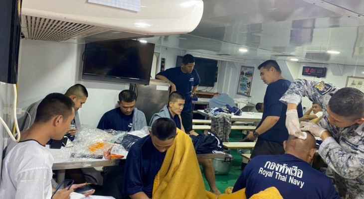 فرق الإنقاذ في تايلندا تواصل البحث عن 30 مفقوداً من القوات البحرية بعد غرق سفينة