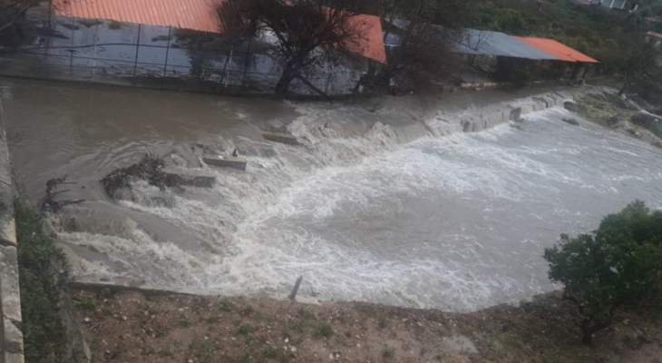 النشرة:ارتفاع منسوب مياه نهر الحاصباني لأعلى معدلاته اثر الأمطار الغزيرة