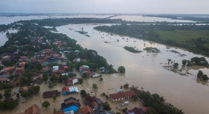 ارتفاع حصيلة الفيضانات في إندونيسيا إلى 50 قتيلاً و27 مفقوداً