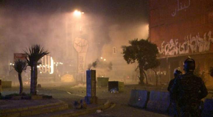 عودة عمليات الكرّ والفرّ في الأحياء الموازية لساحة النور في طرابلس بين الجيش والمحتجين 