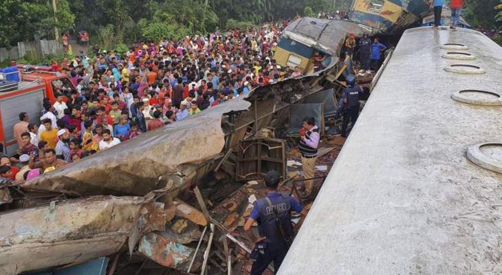 مقتل 15 شخصا وإصابة 58 آخرين نتيجة اصطدام قطارين شرق بنغلادش
