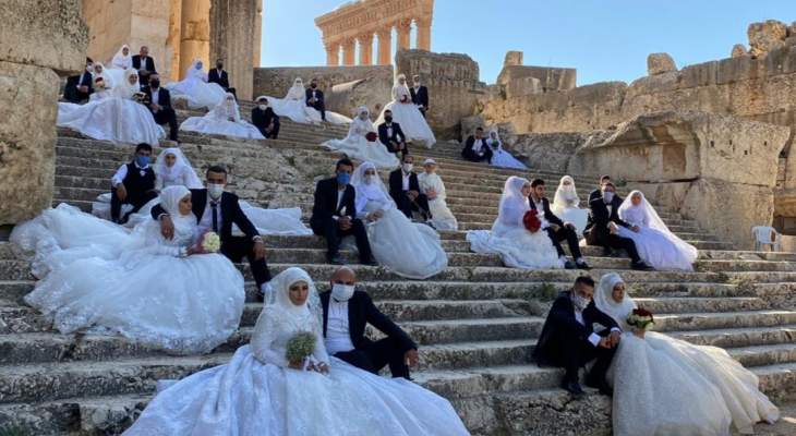 عرس جماعي لـ44 عروسا وعريسا اقتصر على التقاط صورة تذكارية بقلعة بعلبك