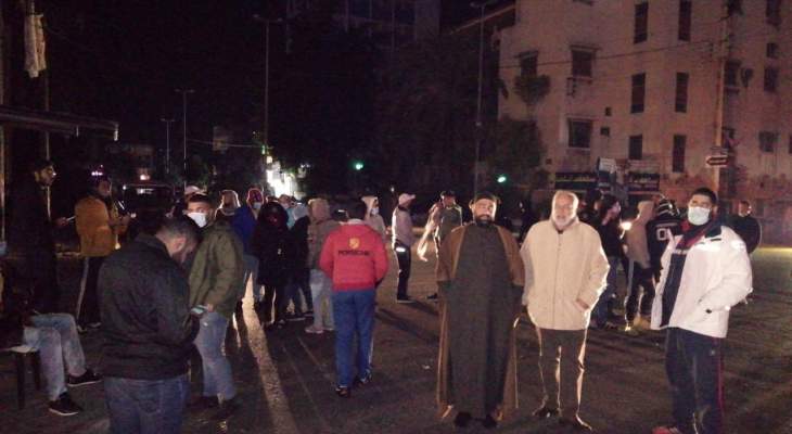 مسيرة راجلة في صيدا تضامنا مع محتجي طرابلس ورفضا لحظر التجول