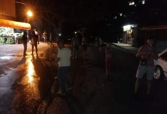 النشرة: محتجون قطعوا طريق الفيلات في صيدا احتجاجا على انقطاع الكهرباء