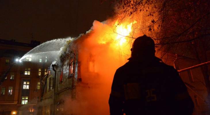 حريق ضخم في أحد المراكز التجارية بمدينة سان بطرسبرغ الروسية