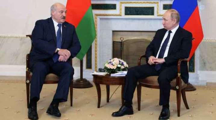 بوتين هنأ لوكاشينكو باستقلال بيلاروسيا: سنعزز علاقاتنا الثنائية وعمليات التكامل الأوروبي الآسيوي