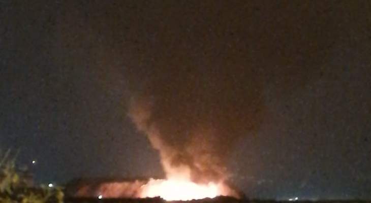 النشرة: اندلاع حريق ضخم قرب معمل النفايات في منطقة سينيق جنوب صيدا