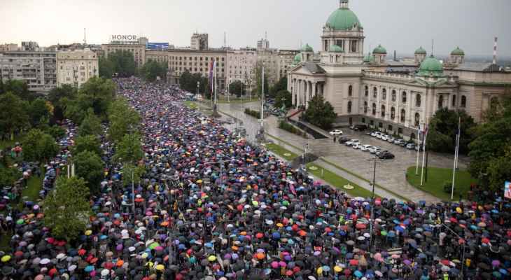 عشرات الآلاف تظاهروا مجددا في صربيا احتجاجا على العنف