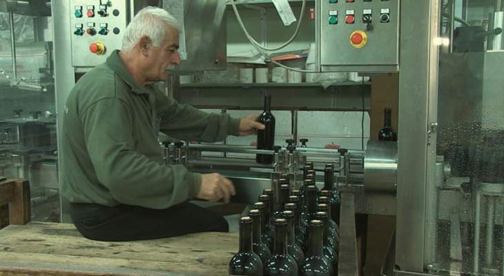 هكذا تتم صناعة النبيذ اللبناني وهو من الأجود في العالم وأكثره طلباً في السوق المحلي!
