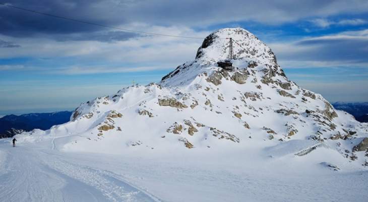 مقتل 3 أشخاص في انهيارات جليدية في منطقة الألب السويسرية