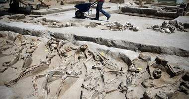 اكتشاف مقبرة جماعية تضم 1500 هيكل عظمي مكبلين بالأغلال في اليونان