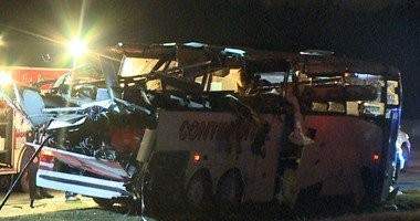 مقتل 13 شخصا وإصابة 31 آخرين في تصادم بين حافلة وشاحنة في كاليفورنيا