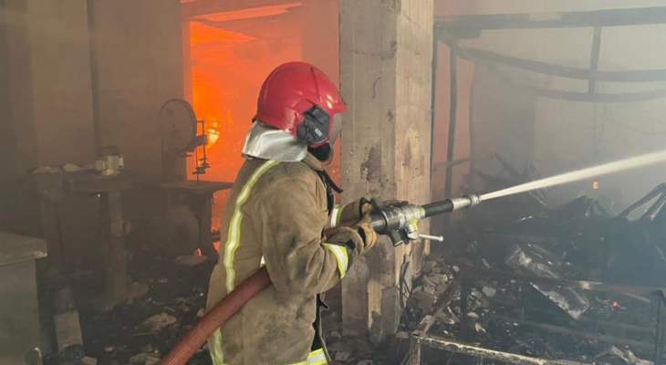  إخماد الحريق داخل المنشرة في خلدة وإخلاء المبنى من السكان