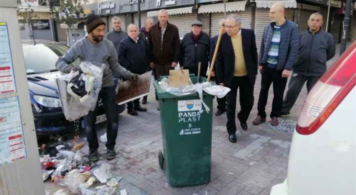 انطلقت مبادرة جمعية التنمية للانسان والبيئة "DPNA" لتنظيف شوارع مدينة صيدا من النفايات