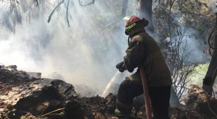 الدفاع المدني أخمد حريق أعشاب وأشجار حرجية في أدما بكسروان