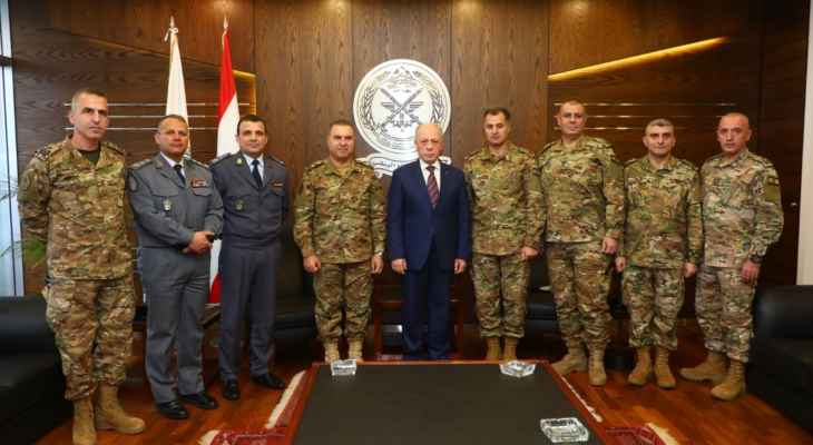 وزير الدفاع التقى رئيس وأعضاء المحكمة العسكرية والقضاة العاملين في أجهزتها القضائية