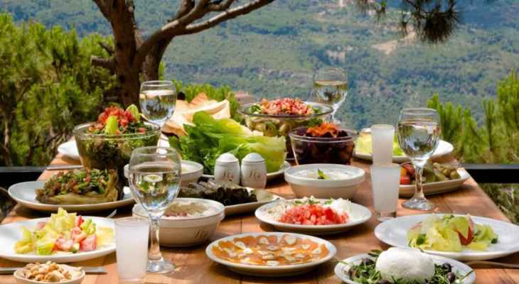 "مطاعم لبنانية" تغزو الأسواق بالخارج لتأمين استمرارها في لبنان