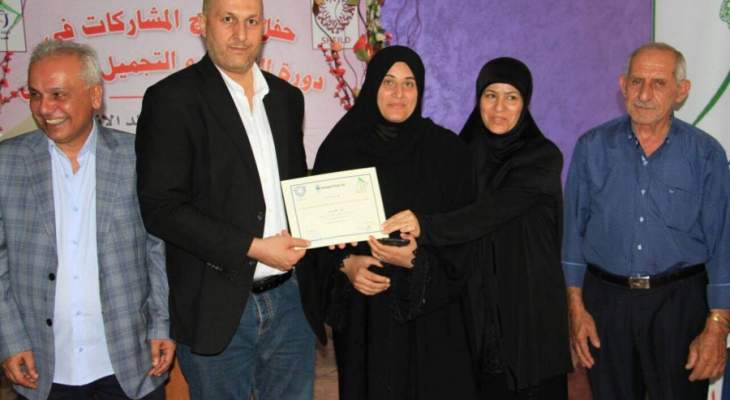 جمعية شيلد وجمعية شمران الخيرية تخرجان 31 طالبة تجميل