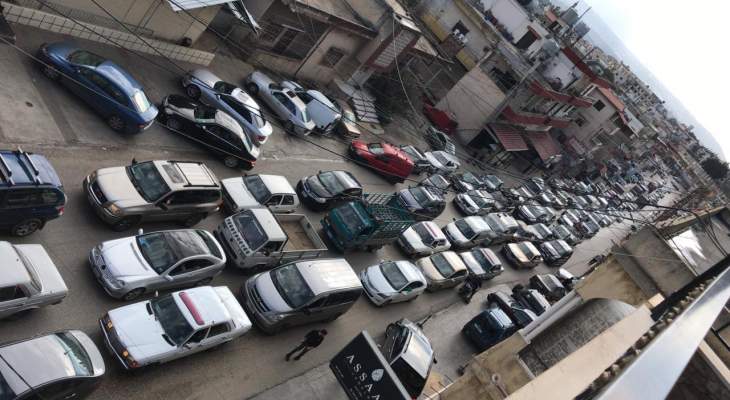 ازدحام خانق للسيارات على طريق الضنية بعد تحويل السير المتجه من طرابلس إلى المنية وعكار