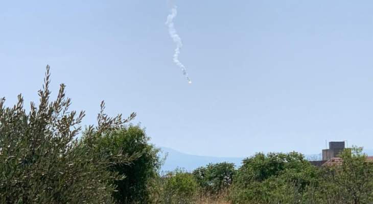الجيش الاسرائيلي اطلق 5 اجسام دخانية قبالة بلدتي بليدا وميس الجبل