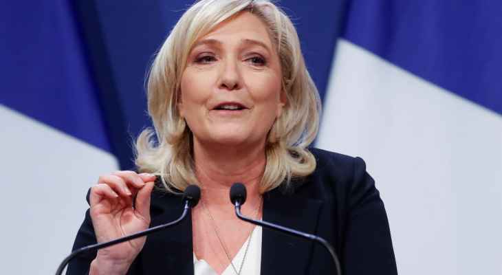 مارين لوبان تراجعت عن "حظر الحجاب" قبل أسبوع من الجولة الأخيرة للانتخابات الفرنسية