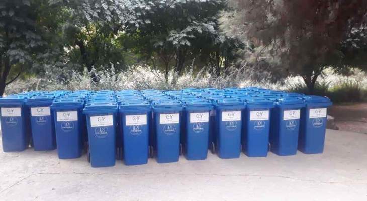 مركز اليوسف الإستشفائي في حلبا- عكار قدّم 50 حاوية لجمع النفايات