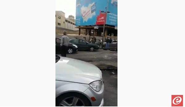 الاعتداء على سيارات المارة في خلدة  