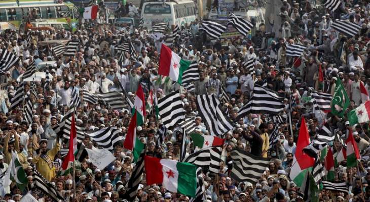 الآلاف تظاهروا في إسلام أباد للمطالبة باستقالة حكومة خان