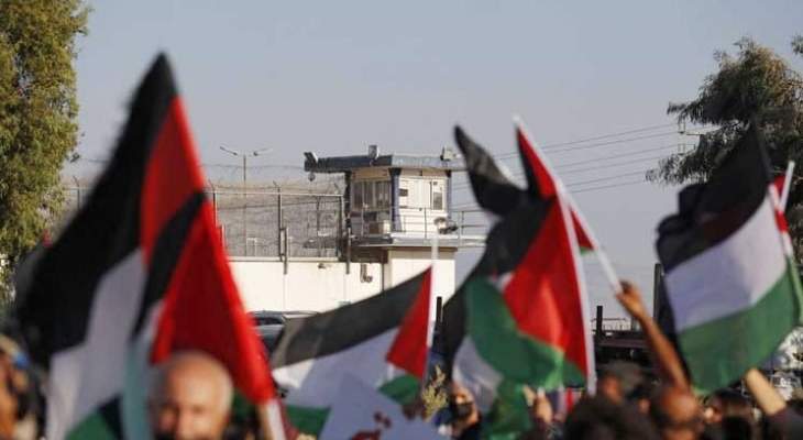 فايننشال تايمز: الهاربون من سجن جلبوع تحولوا إلى أبطال شعبيين وأعطوا فرصة للسخرية من إسرائيل